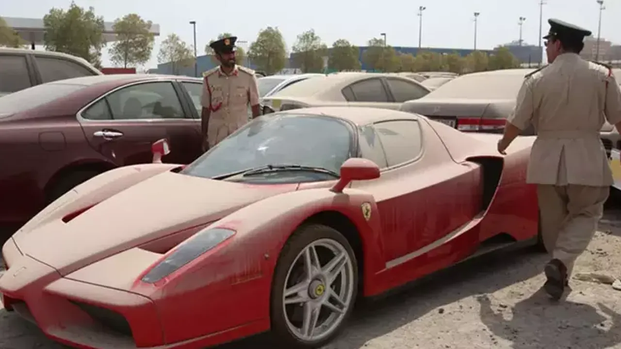 Dubai'nin Lüks Araba Mezarlığı: Terk Edilen Araçlar Çölde Çürüyor