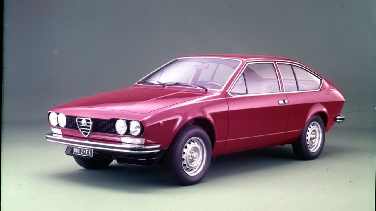 Alfa Romeo iki önemli modelinin yıl dönümünü kutluyor