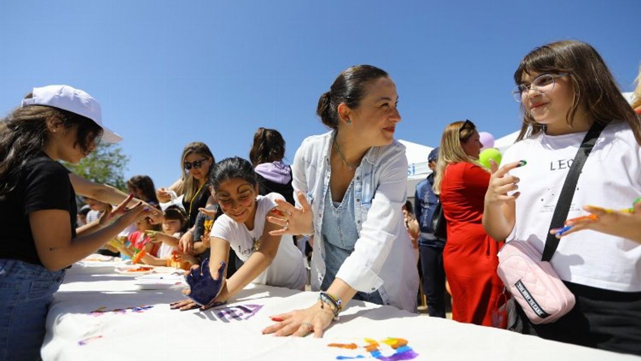 Efes Selçuk Belediyesi'nden Çocuklara Yarıyıl Çocuk Şenliği