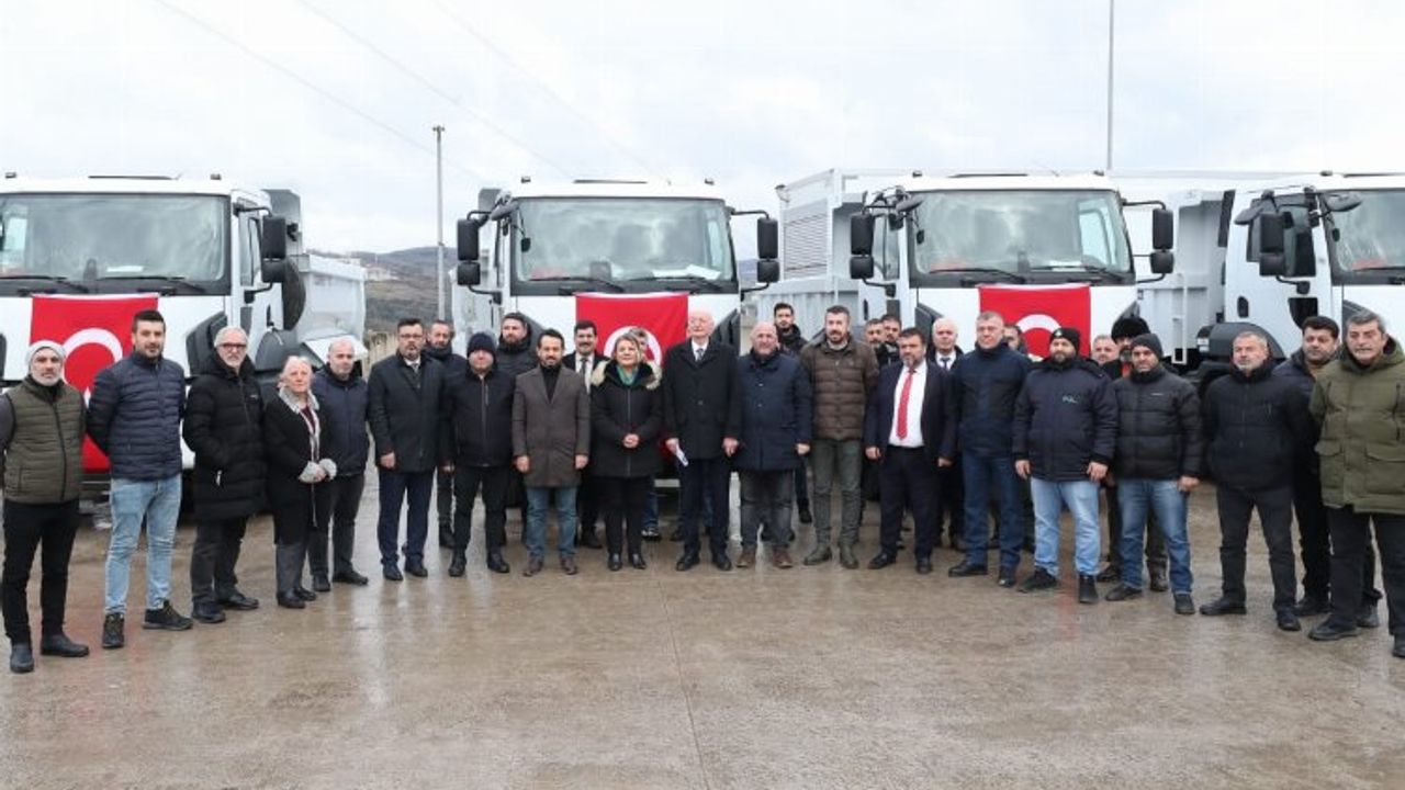 İzmit Belediye Başkanı Hürriyet, Yenilikçi Tasarruf Anlayışıyla 216 Hizmet Aracını İzmit Halkına Kazandırdı