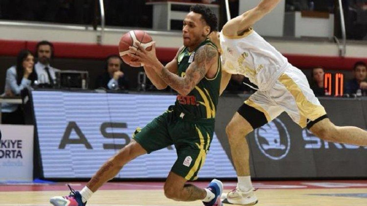 Manisa Büyükşehir Belediyespor Basketbol Takımı, Deplasmanda Reeder Samsunspor'u 77-71 Yenerek Üstün Performansını Sürdü
