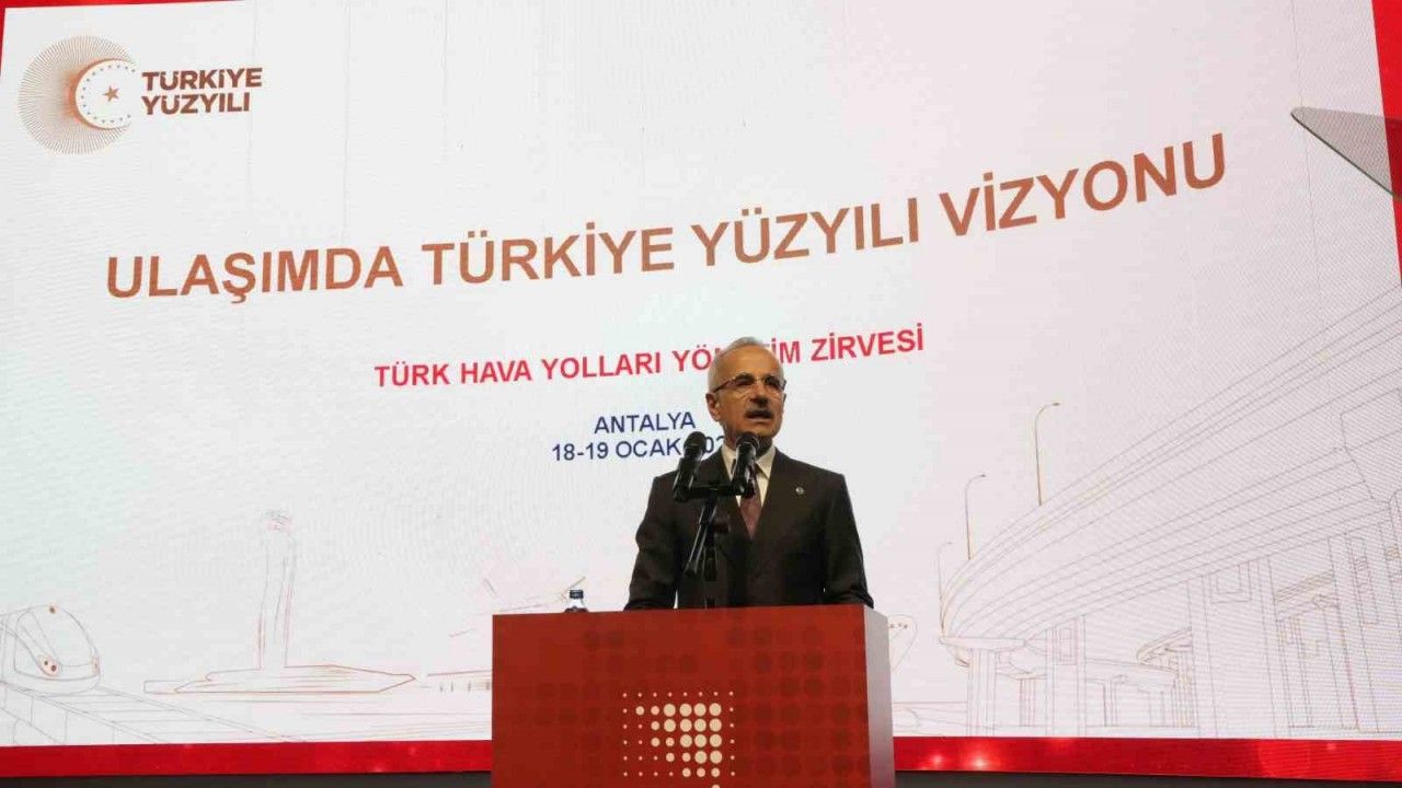 Bakan Uraloğlu: "Türkiye semalarında her 15 saniyede bir uçak geçiyor"