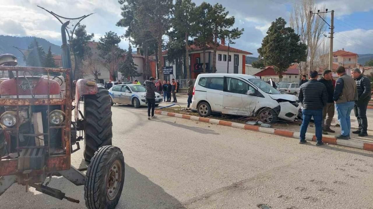 Burdur Tefenni'de Meydana Gelen Trafik Kazasında Bir Kişi Yaralandı