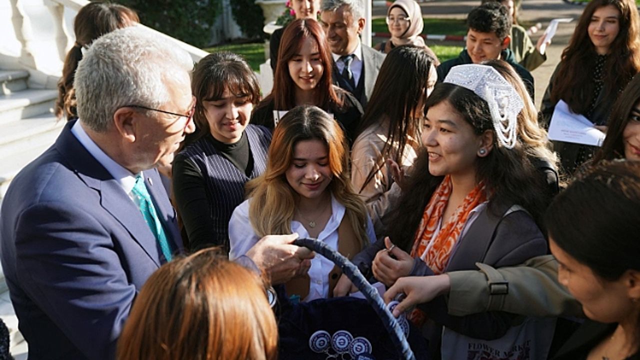 EÜ’de eğitim alan Orhun Değişim Programı öğrencileri ülkelerine törenle uğurlandı