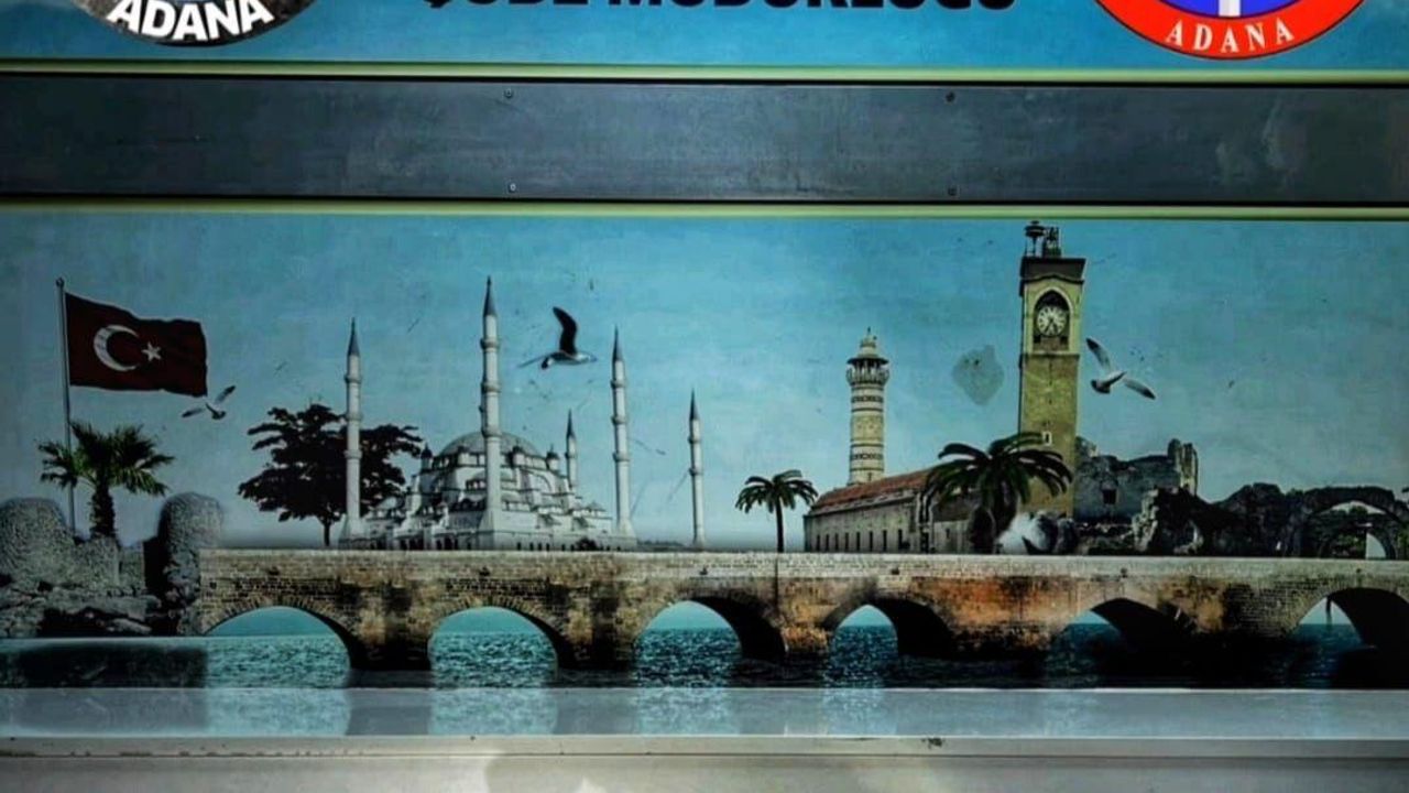 Adana'da polisten kaçmaya çalışan sürücünün üst aramasında otomatik tabanca bulundu