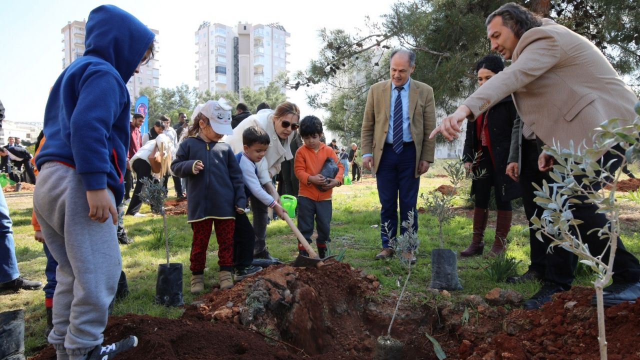 Antalya'da "Akdeniz'de Güzel Sanatlar Sempozyumu ve Kültür Sanat Çalıştayı" yapıldı