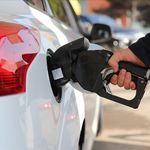 Benzine Zam Geldi, Akaryakıt Fiyatları Arttı