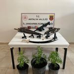 Antalya'da ruhsatsız silah operasyonunda 5 zanlı yakalandı