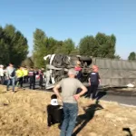 Feci kaza! Yolcu otobüsü kavşakta devrildi, çok sayıda yaralı