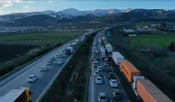 TAG Otoyolu’nda iftar saatinde uzun araç kuyrukları oluşuyor