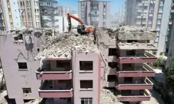 Adana'da 13 Bina Yerle Bir Oldu, Ağır Hasarlı Binaların Yıkımı Devam Ediyor