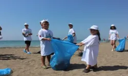 Mersin Davultepe 100.Yıl Tabiat Parkı Gümüşkum Plajı'nda Öğrenciler 'Tabiat Muhafızı' Olarak Çevre Temizliği Yaptı