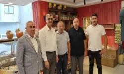 OTB Yöneticileri Adnan Sekin'in Kuruyemiş Sarayı'nı Ziyaret Etti