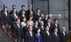 Japonya'da Yolsuzluk İddiaları: Başbakan Kishida, Skandal Sonrası Kabine Değişikliği Yaptı