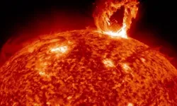 Güneş Patlaması Dünya'yı Tehdit Ediyor: En Az 1000 Kat Daha Güçlü Enerji Yolda