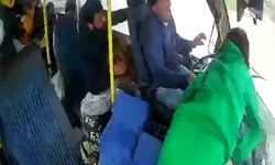 Karsan marka minibüs ile Tofaş marka otomobilin çarpışması kamerada