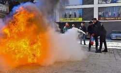 Kütahya’da Üç Katlı Tarihi Binada Yangın: Bina Kullanılamaz Hale Geldi