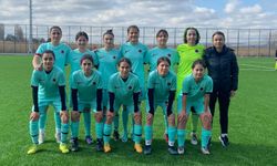 Gençlerbirliği Kadın Futbol Takımı, Yakacık Genç Erlerbirliği Spor'u 3-0 Mağlup Etti
