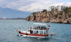 Antalya'daki turistik tekneler yaz sezonu için gün sayıyor