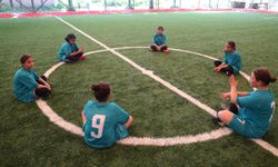 Hatay'da depremzede kız çocukları arasında düzenlenen futbol turnuvası başladı