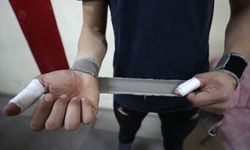 Okulun deposundaki spor salonunda haltere başlayan öğrenciler, Türkiye şampiyonu oldu