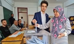 Türkiye'nin en genç belediye başkan adayı oyunu kullandı