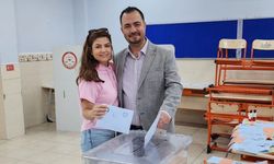 Zafer Partisi Osmaniye Belediye Başkan Adayı  Ertuğ eşi ile birlikte oy kullandı
