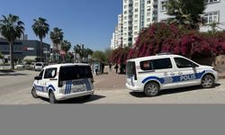 Adana'da otomobilin durağa çarpması sonucu 7 kişi yaralandı