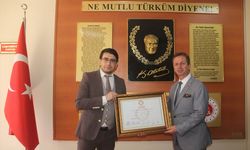 Gülnar Belediye Başkanı Fatih Önge mazbatasını aldı