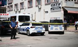 Adana'da iş yerine silahlı saldırı sırasında araçla yoldan geçen kadın yaralandı