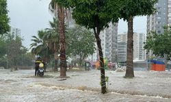 Adana'da sağanak etkili oluyor