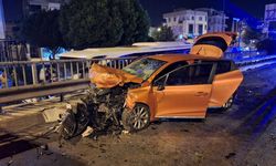 Antalya'da iki otomobilin çarpıştığı kazada 5 kişi yaralandı