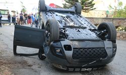 Antalya'da takla atan otomobildeki 3 kişi yaralandı