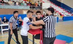 Osmaniye’de 19 Mayıs Coşkusu: Gençlik Haftası Etkinliklerinde Bilek Güreşi Turnuvası Düzenlendi