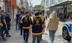 Adana'da iş yerlerinde polis eşliğinde ruhsat ve tabela denetimi yapıldı