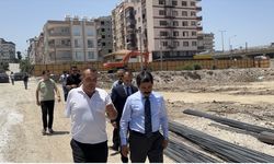 İskenderun'da depremzedeler için yapımına başlanan konut ve iş yerlerinde inceleme
