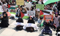 Mersin'de kadınlar İsrail'in Filistin'e yönelik saldırılarını protesto etti