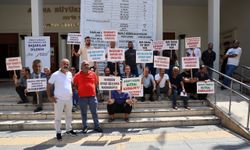 Adana'da dolmuşçular, güzergahlarına minibüs eklenmesini protesto etti