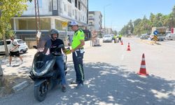 Antakya'da trafik polisleri motosiklet sürücülerine bilgilendirme yaptı