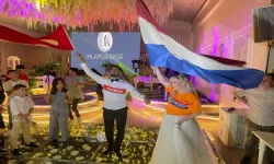 Türk Damat ve Hollandalı Gelin, Düğünlerinde Milli Maç Coşkusuna Ortak Oldu