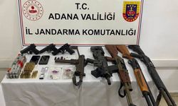 Adana'da evde 4 ruhsatsız tabanca ele geçirildi