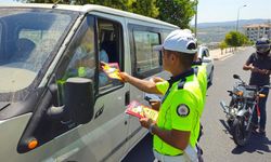 Altınözü'nde trafik polisleri sürücüleri bilgilendirdi