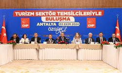 CHP Genel Başkanı Özel, Antalya'da turizm sektör temsilcileriyle buluştu: