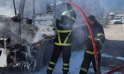 Antakya'da Seyir Halindeki Hafriyat Kamyonunda Yangın Çıktı