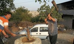 Tarsus Yeniköy’de Gelenek Yaşıyor Dibek Dövme Geleneği Devam Ediyor