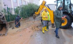 GÜNCELLEME 2- Antalya'nın bazı ilçelerinde sağanak etkili oluyor