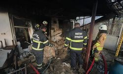 Hatay’da tek katlı evin çatısında çıkan yangın söndürüldü