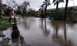 Manavgat'ta şiddetli yağış su baskınlarına neden oldu