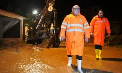 Erdemli'de belediye ekipleri su baskınlarına karşı önlem aldı