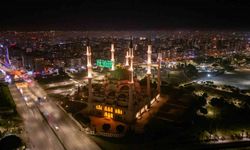 Sabancı Merkez Camii’nde asılan mahya havadan görüntülendi